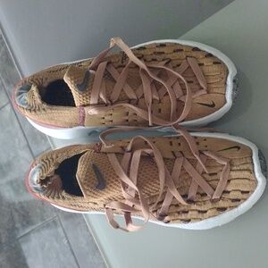 Nike Space Hippie 04